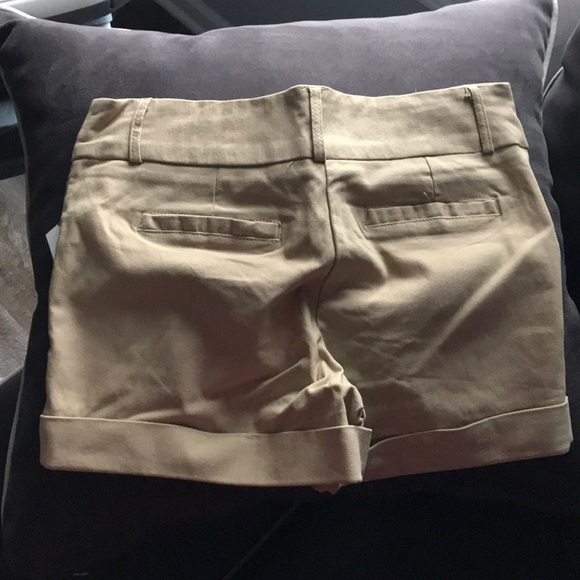 Khaki shorts - Picture 2 of 2